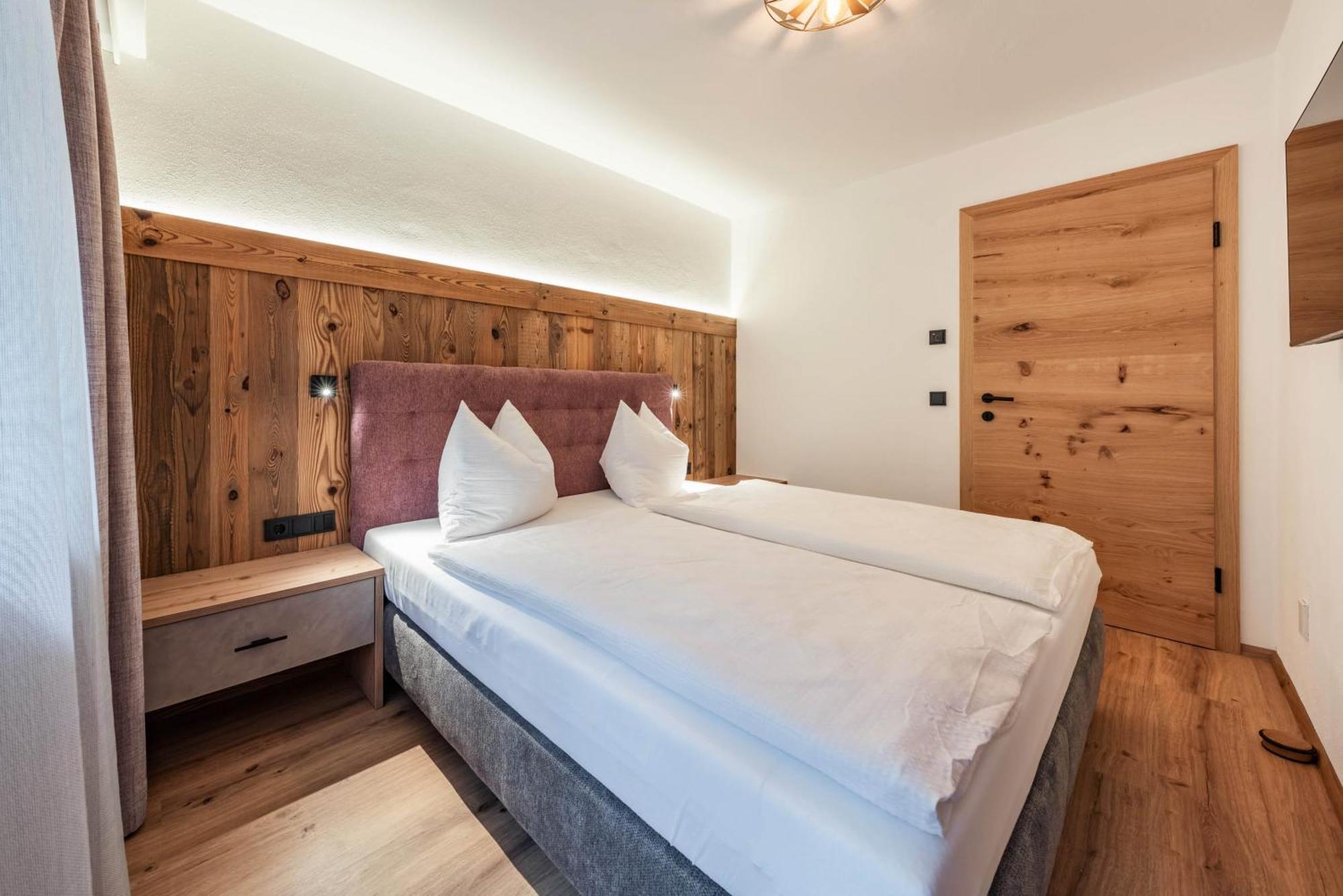 Montana Apartments Mayrhofen Bagian luar foto