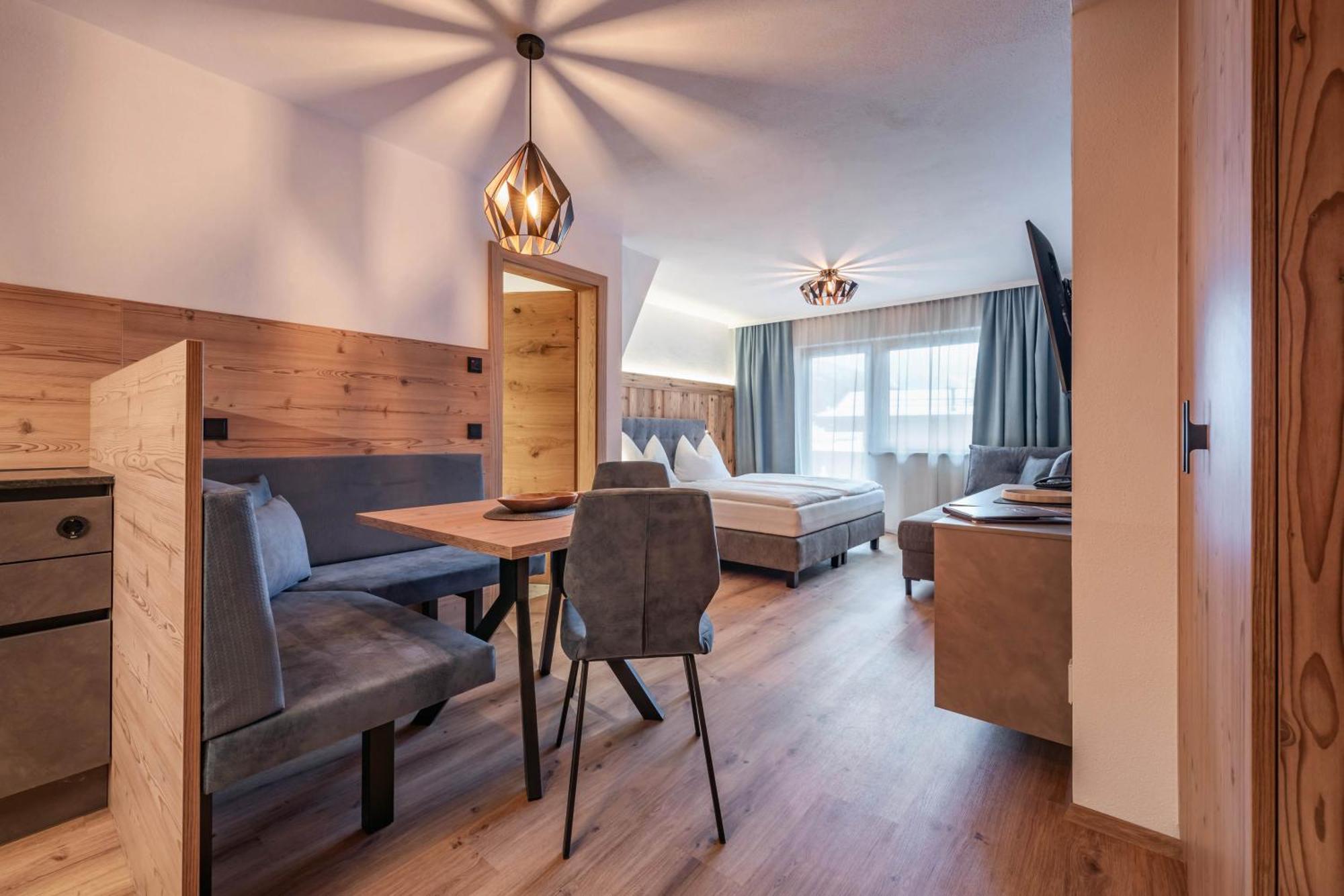 Montana Apartments Mayrhofen Bagian luar foto