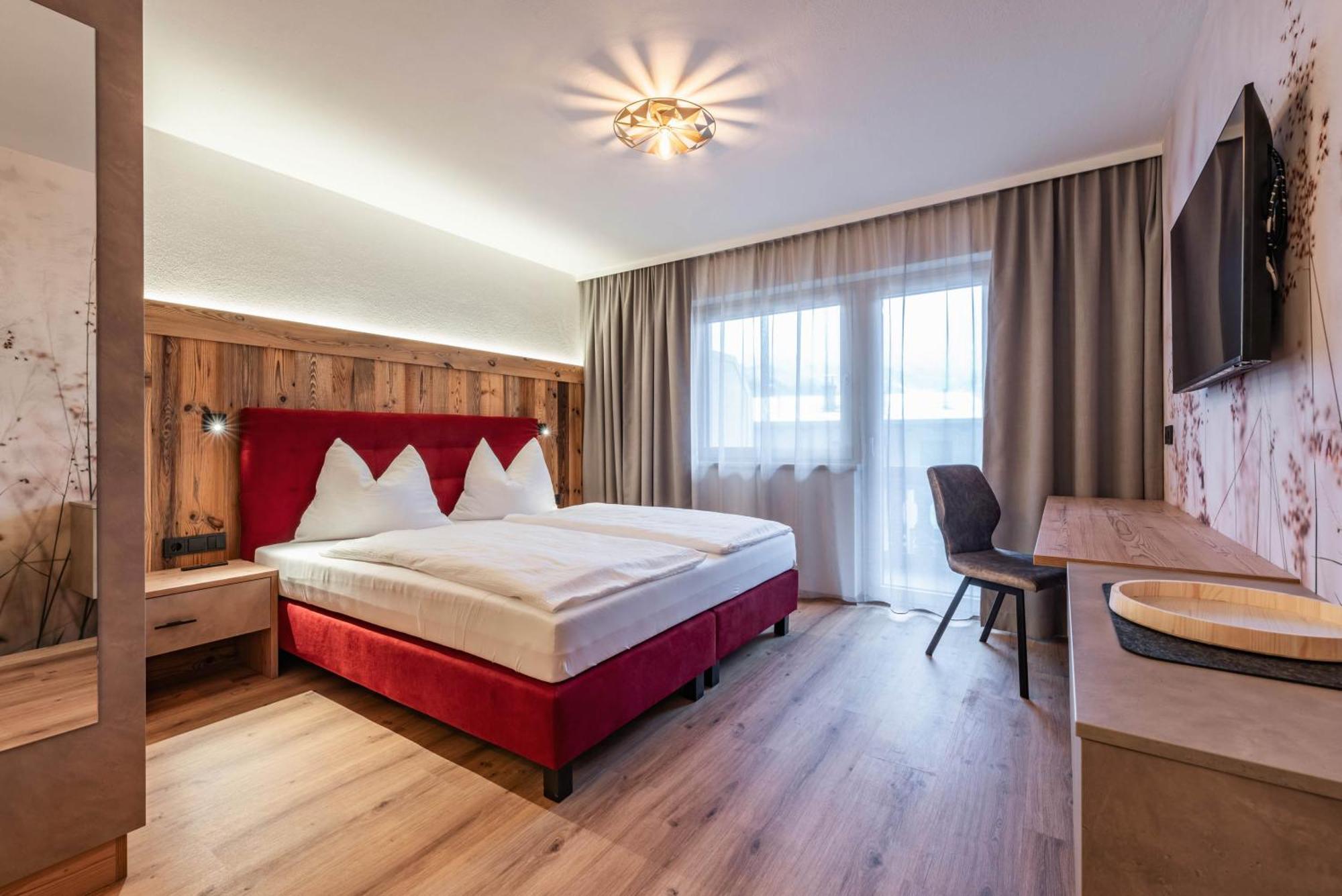 Montana Apartments Mayrhofen Bagian luar foto